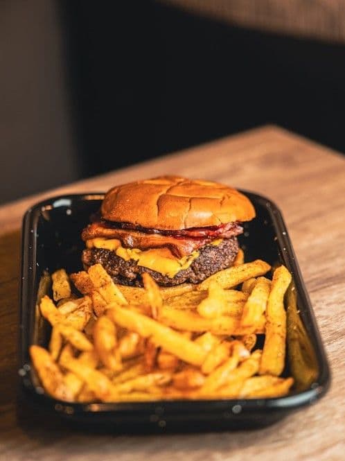 Portada de Taura Burgers & Hot Deli